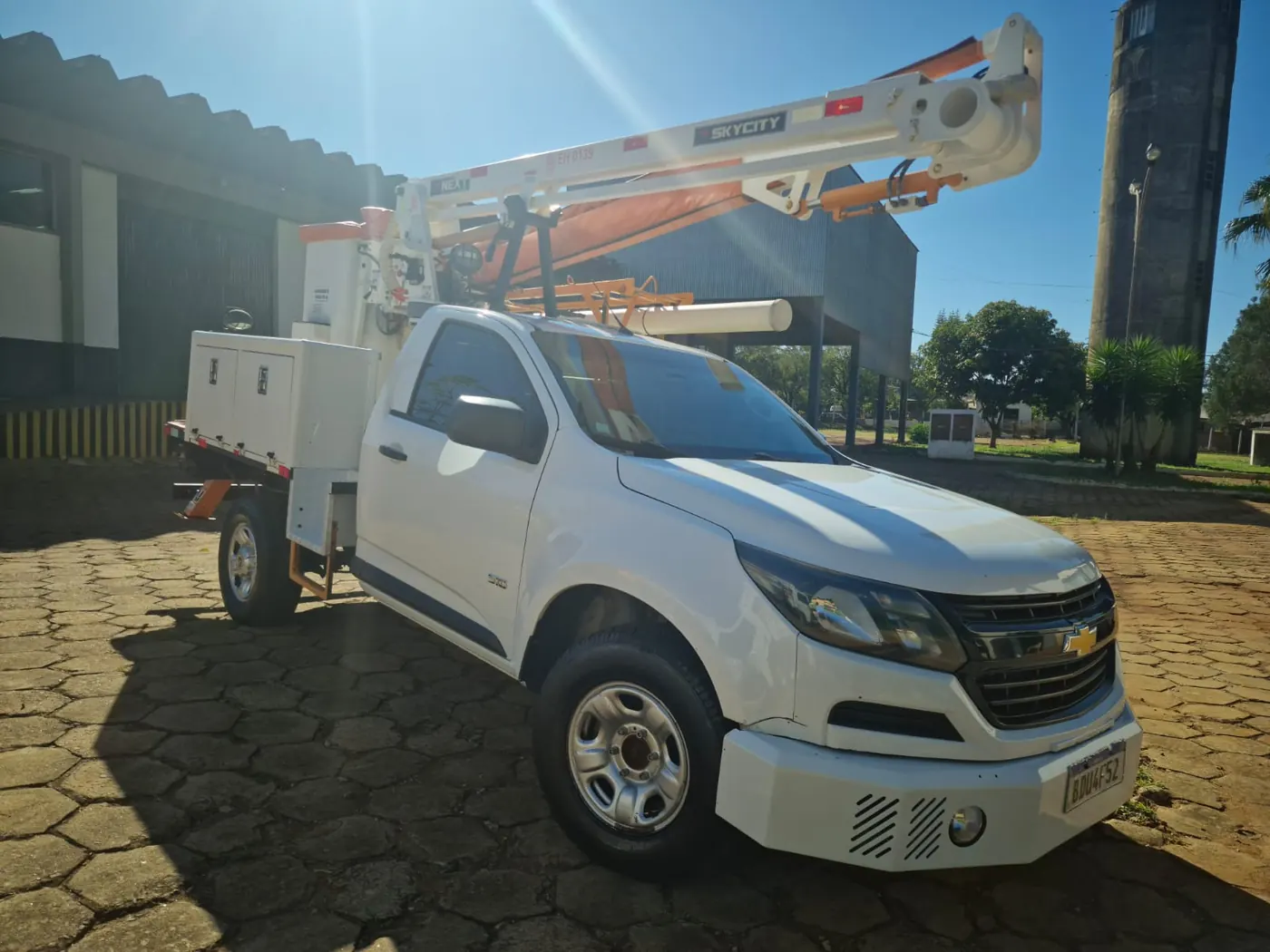 Chevrolet S10 com cesto aéreo Skycity